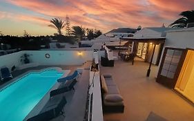 Villa Magica 7 Minutes Walk To Center With Pool And A/C